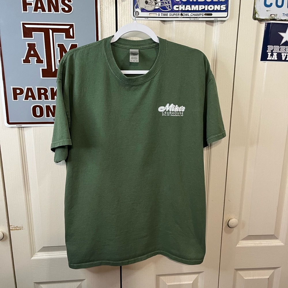 Mike’s Crab House Riva, MD. Men’s T-shirt - Picture 4 of 7